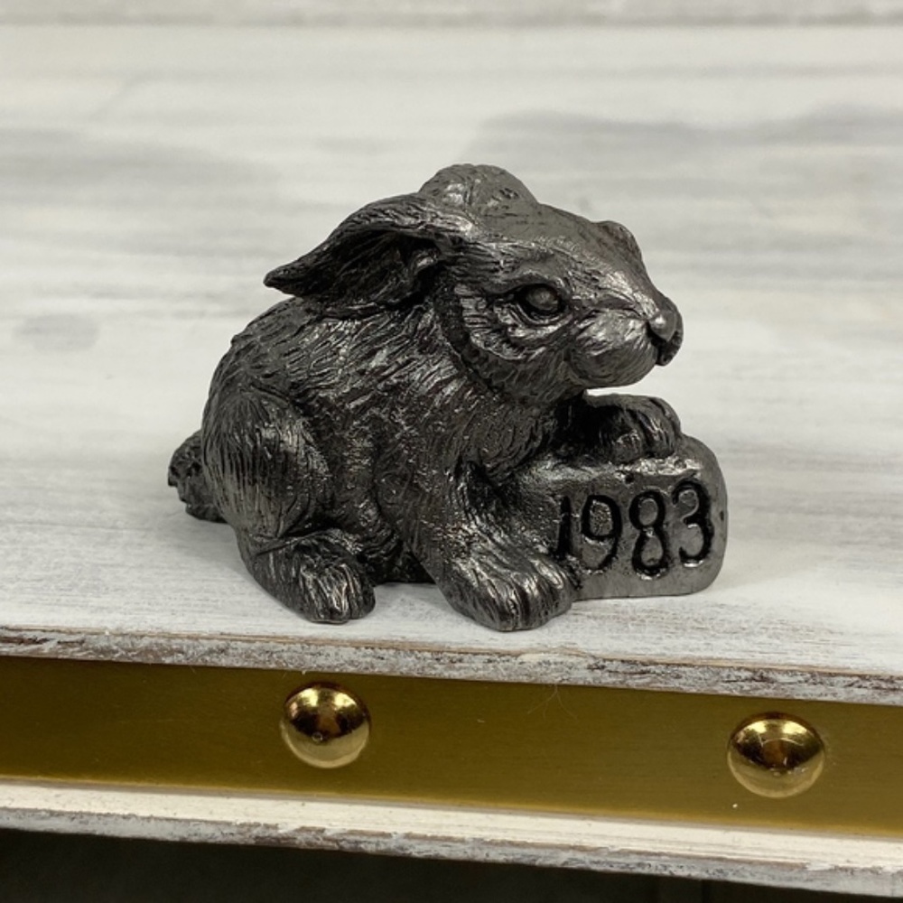 Michael Ricker 1983 Vintage Bunny Pewter Rabbit